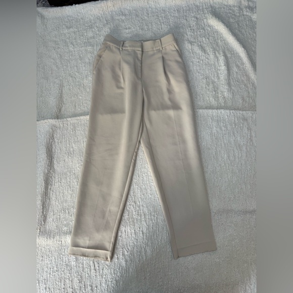 LOFT Pants - LOFT Pleated Trousers Dress Pants Cream Size 2